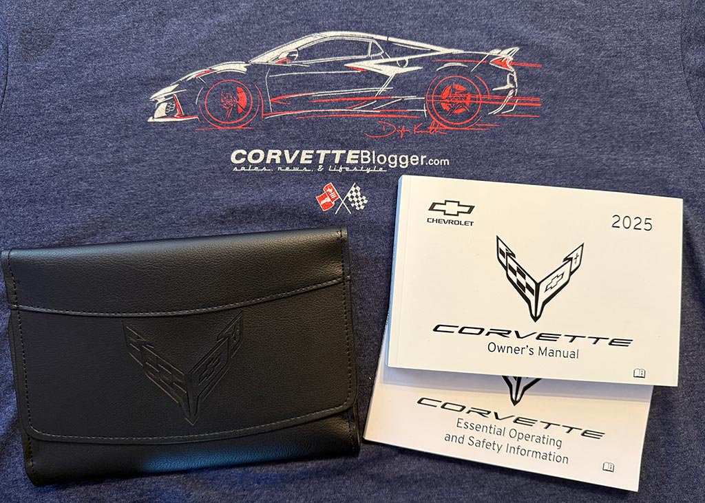 Les manuels du propriétaire de la Corvette 2025 passent uniquement au numérique... Voici comment commander une version imprimée