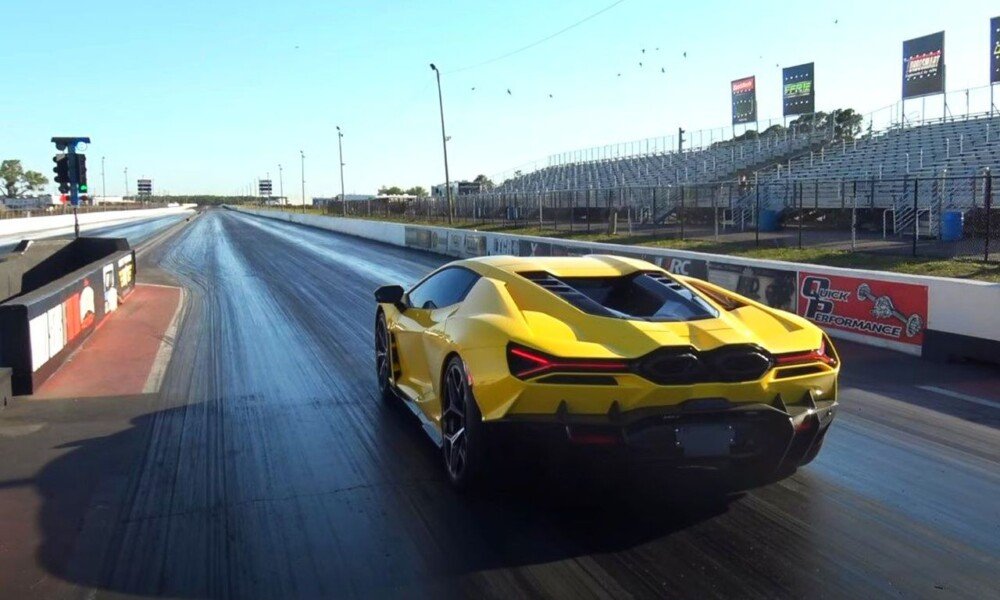 Lamborghini Revuelto horloge un 9,4 sec 1/4 mile; Beats the Ferrari SF90