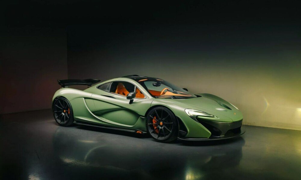 McLaren P1 en satin camouflage de Green unique pour être vendu aux enchères