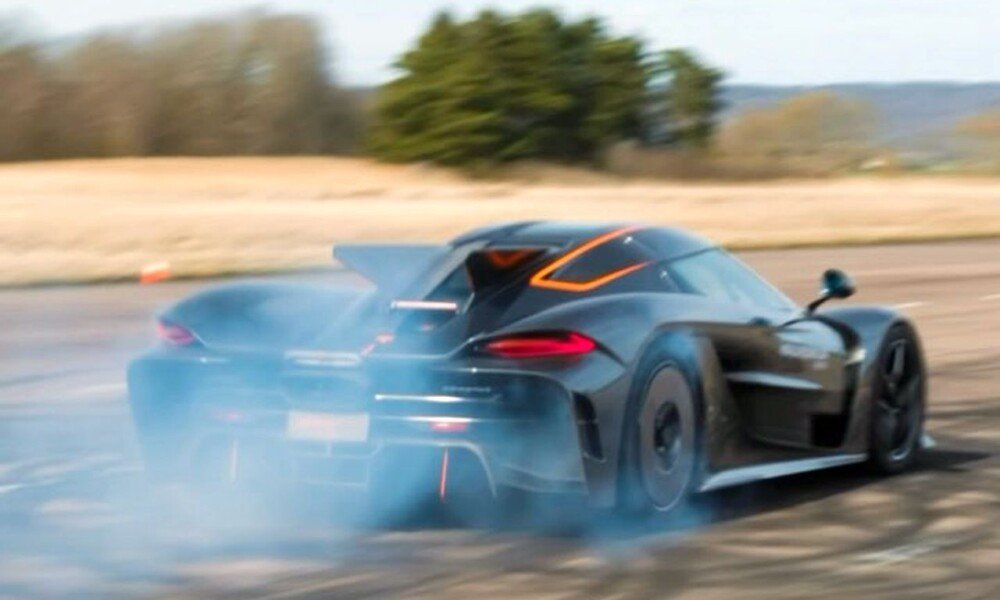 Koenigsegg Jesko Absolut établit un record pour la vitesse de pointe la plus élevée en debout 1/2 mile