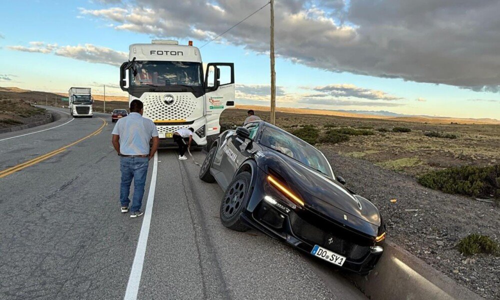 Ferrari Purosangue s'écrase lors de l'expédition autoroute panaméricaine
