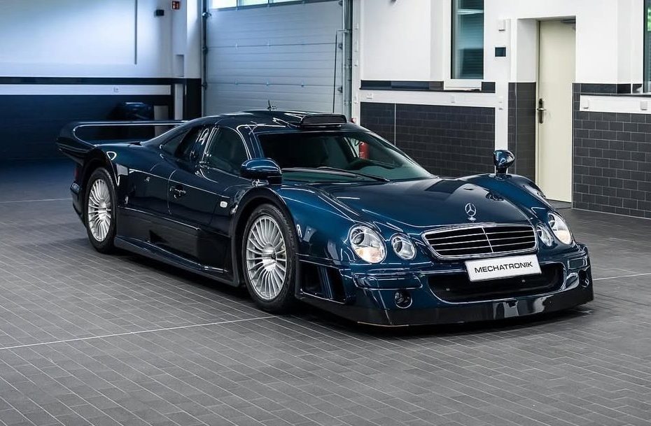 La seule CLK GTR à sortir de l'usine Mercedes dans cette couleur exclusive