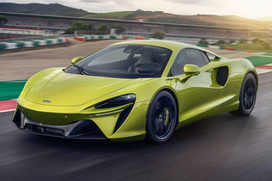2022-mclaren-artura-exterior